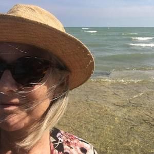 Meet your Posher, Elaine